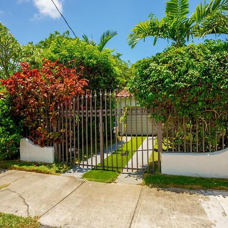 Entire Private Beautiful 2 Bedroom Plus Den House With Gated Front&Back Yard And Free Parking 10Min Drive To Miami Beach Экстерьер фото