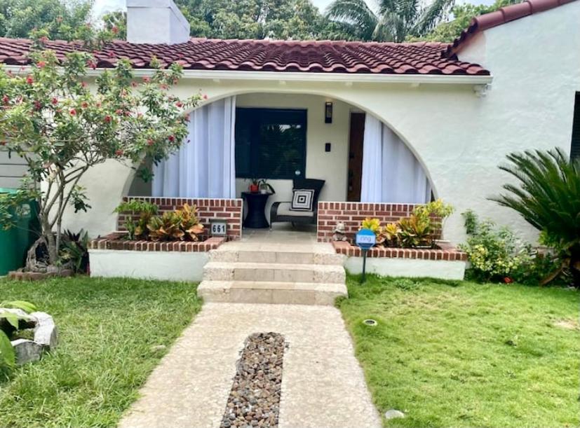 Entire Private Beautiful 2 Bedroom Plus Den House With Gated Front&Back Yard And Free Parking 10Min Drive To Miami Beach Экстерьер фото