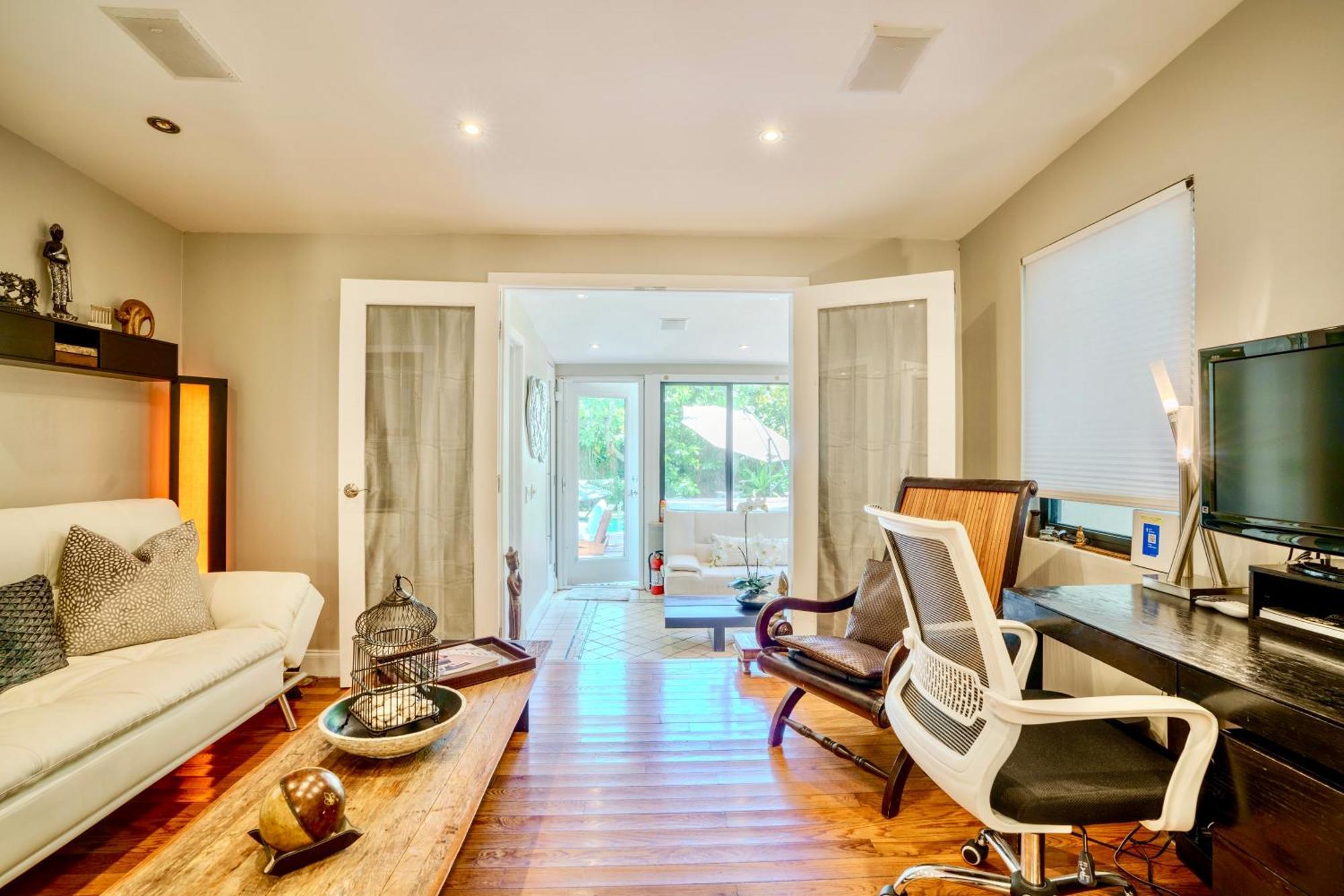 Entire Private Beautiful 2 Bedroom Plus Den House With Gated Front&Back Yard And Free Parking 10Min Drive To Miami Beach Экстерьер фото